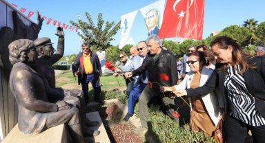 Ecevit 16. yılında İzmir Güzelbahçe'de büstü başında anıldı