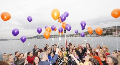 İstanbul'da kadın muhtarlar mesajlarını Boğaz'dan bıraktı