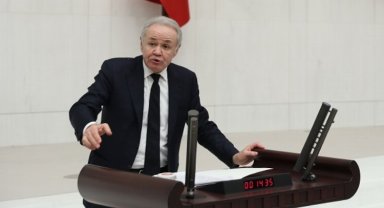 İYİ Partili Sezgin'den Bakan Akar'a 'Adalar' sorusu