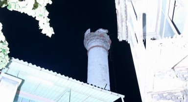İzmir Buca'da 4,9 büyüklüğünde deprem... Konak'ta cami minaresi yıkıldı!