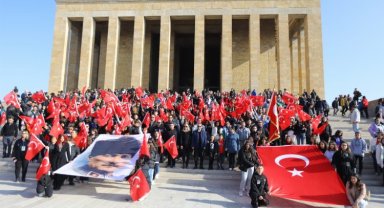 İzmir Efes Selçuklu gençler Anıtkabir'de