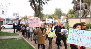İzmir Güzelbahçe'den 'Hayat Şiddetsiz Güzel' eylemi