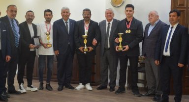 İzmirli berberlerin büyük başarısı