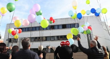 İzmit'te 'Lösemi Haftası'nda rengarenk balonlar uçuruldu