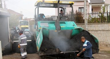 Kayseri Talas'ta asfalt mesaisi