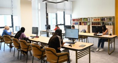 Kocaeli Çayırova'da vatandaşların 'Kitap Kahve' keyfi