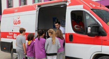 Kocaeli İzmit'te öğrencilerden Patibüs'e mama desteği