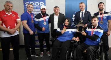 Kocaeli'de Başkan Büyükakın, şampiyon sporcularla buluştu