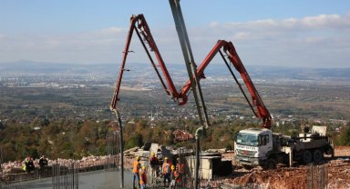 Kocaeli'de teleferik projesinin temel betonu atıldı