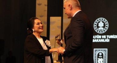 Korkut Ata'da sinemanın sultanına 'vefa' ödülü