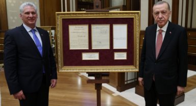 Küba Devlet Başkanı Bermudez'e tarihi hediye