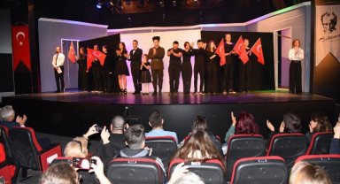 Manisa Şehir Tiyatrosu, Bursa'daki 'Son Balo'yu sahneledi