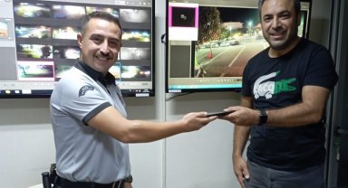 Manisa Zabıtası değerli eşyaları sahiplerine ulaştırdı