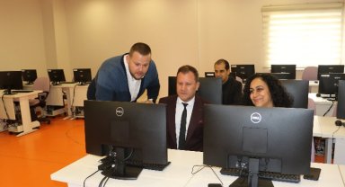 Manisa'da 'genç bakış'tan bilgisayar sınıfı