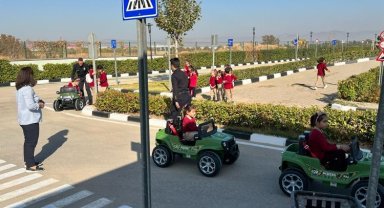 Manisa'da minikler trafiği eğlenerek öğreniyor