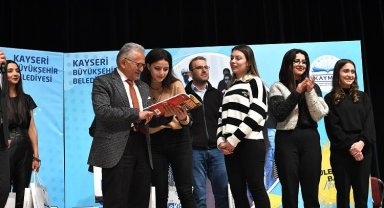 Memduh Büyükkılıç gençlerle buluştu