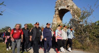 Muğla Milas'ta milli atletlerle sağlık için yürüdüler