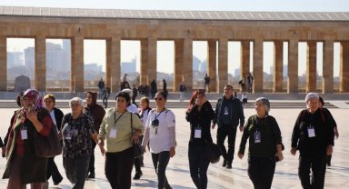 Muğlalı kadınlar Ata'ya saygı için Anıtkabir'de