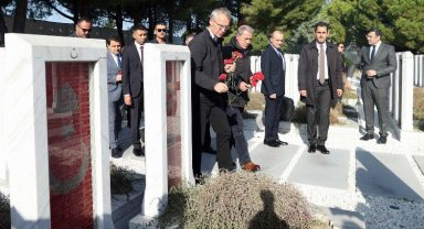 NATO Genel Sekreteri Şehitler Abidesi'nde