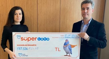 Süper Loto'da büyük ikramiye talihlisi çekini aldı