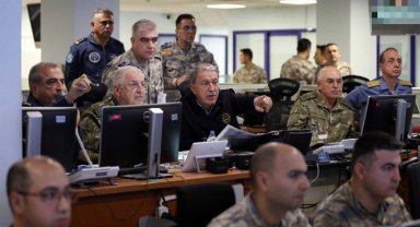 TSK'nın 'kılıç' pençesi... Bakan Akar'dan personeline tebrik