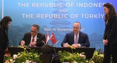 Türkiye ile Endonezya iş birliğine 5 imza