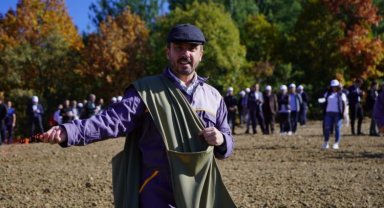 Türkiye'nin en ucuz ekmeği için Bursa Kestel'de buğdaylar toprakla buluştu