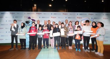 Abdi İbrahim'den 110 görme engelli öğrenciye akıllı baston