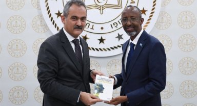 Bakan Özer Somalili mevkidaşıyla görüştü