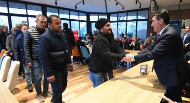 Bursa Osmangazi Belediye Başkanı taziyeleri kabul etti