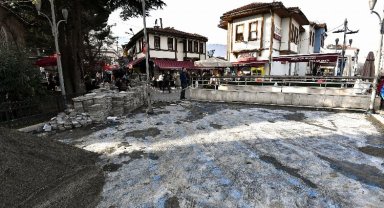 Bursa'da Abdal Camii çevresinde zemin yenileniyor