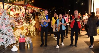 Bursalılar yeni yıl coşkusuna erken başladı