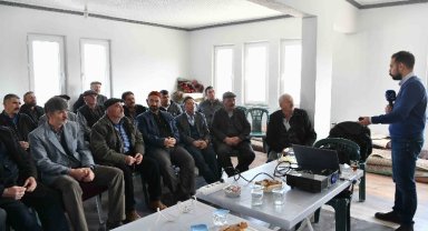 Çiftçilere hayvan besleme eğitimi