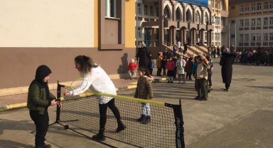 Düzce'de depremden etkilenen öğrencilere 'moral'