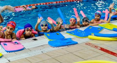 İşitme engellilerin yüzme sevinci