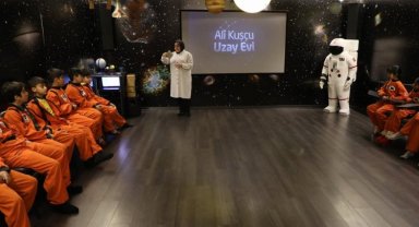 İstanbul Eyüpsultan'da uzay yolculuğu sürüyor