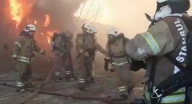 İstanbul Sultangazi'de plastik deposunda büyük yangın