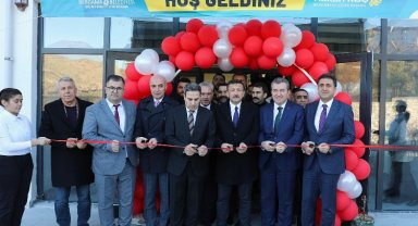 İzmir Bergama'da eğitim hem açılış, hem temel