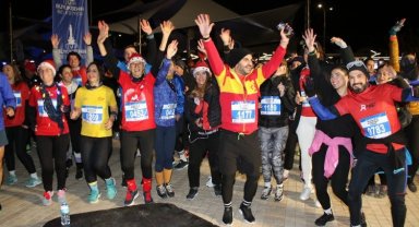 İzmirliler en uzun gecede koştu