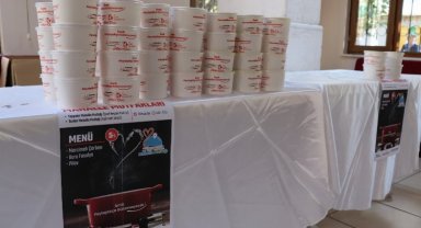 İzmit Mahalle Mutfağını kurdu... Üç çeşit yemek 5 TL