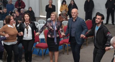 İzmit'te Hamsi Festivali'nde Başkan Hürriyet horon oynadı