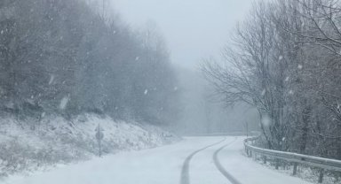 Kartepe'de kar kalınlığı 5 santimi buldu... Karla mücadele başladı