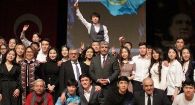 Kazakistan'ın bağımsızlığına coşkulu kutlama