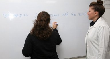 KO-MEK Bulgarca öğretiyor