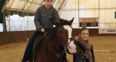 Kocaeli İzmit'te YADEV'in 'özel'leri ilk kez ata bindi