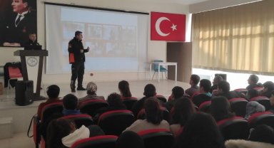 Manisa'da itfaiyeciler liselilerle buluşmaya devam