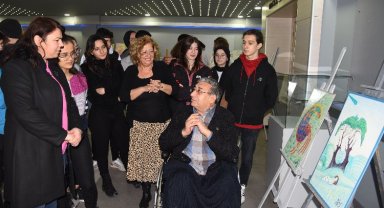 Manisa'da 'kalemle kağıdın düeti'