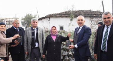 Manisa'da tarım arazisi yanan üreticilere fidan desteği