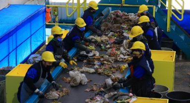Muğla Büyükşehir Tesisi'nde evsel atık mesaisi