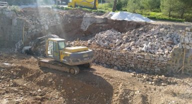 Muğla Büyükşehir'den Marmaris'te zarar gören dereye tamir